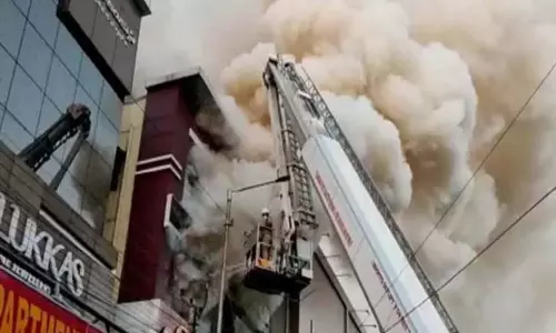 కూకట్ పల్లి హౌసింగ్ బోర్డు కాలనీలో భారీ అగ్నిప్రమాదం