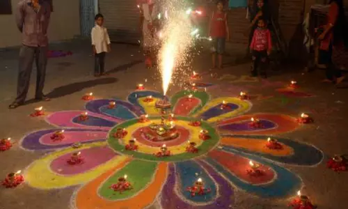 ఈసారి దీపావళికి తగ్గిన టపాసుల వల్ల ప్రమాద శాతం ఈసారి దీపావళికి తగ్గిన టపాసుల వల్ల ప్రమాద శాతం