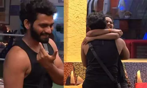 బిగ్బాస్ హౌస్లో అఖిల్ పుట్టినరోజు వేడుకలు.. అఖిల్కు మోనాల్ రొమాంటిక్ గిఫ్ట్ బిగ్బాస్ హౌస్లో అఖిల్ పుట్టినరోజు వేడుకలు.. అఖిల్కు మోనాల్ రొమాంటిక్ గిఫ్ట్