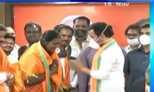 బీజేపీలో చేరిన బండ కార్తీకరెడ్డి