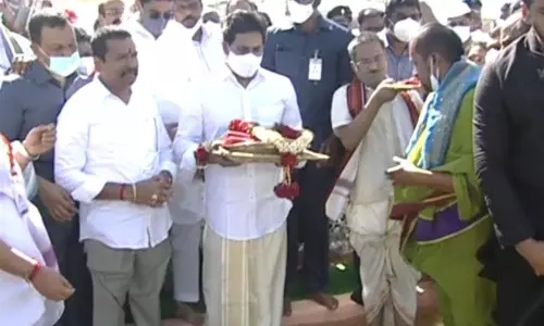 తుంగభద్ర పుష్కరాలను ప్రారంభించిన సీఎం జగన్