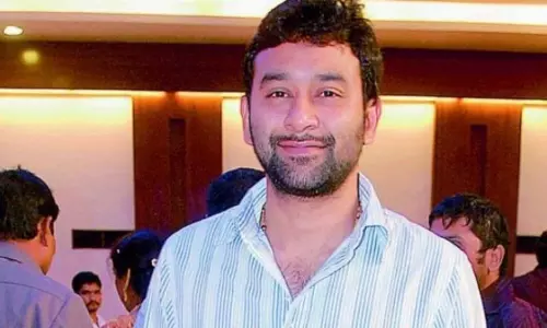 హ్యాండ్‌‌ను షేక్‌ చేస్తున్న కాంగ్రెస్‌ నేతలు