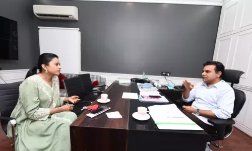 కేటీఆర్ ని కలిసిన యాంకర్ సుమ!