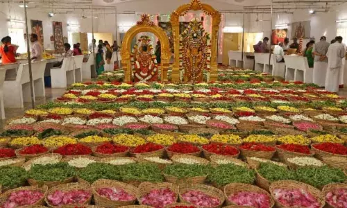 తిరుమల శ్రీవారి ఆలయంలో నేత్రపర్వంగా పుష్పయాగం తిరుమల శ్రీవారి ఆలయంలో నేత్రపర్వంగా పుష్పయాగం