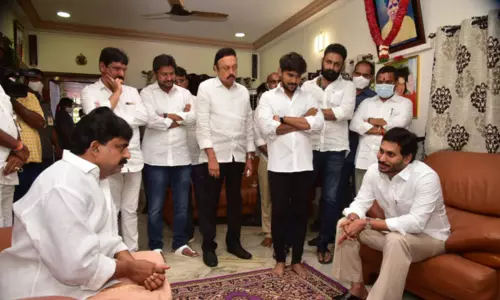 మంత్రి నాని కుటుంబ సభ్యులను పరామర్శించిన సీఎం జగన్‌