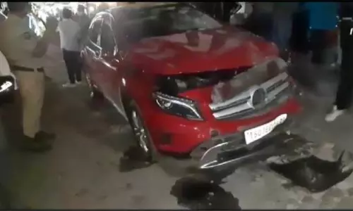 మద్యం మత్తులో.. నగరంలో రెండు ప్రమాదాలు మద్యం మత్తులో.. నగరంలో రెండు ప్రమాదాలు