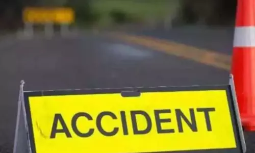 ఒంగోలులో ఘోర రోడ్డు ప్రమాదం..ఇద్దరి మృతి ఒంగోలులో ఘోర రోడ్డు ప్రమాదం..ఇద్దరి మృతి