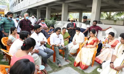 వైజాగ్ లో శరవేగంగా షూటింగ్ జరుపుకుంటున్న కోతి కొమ్మచ్చి !