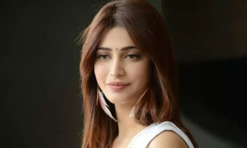 షూటింగ్ మధ్యలోనే పేకప్ చెప్పేసిన శ్రుతిహసన్.. కారణం అదేనట? షూటింగ్ మధ్యలోనే పేకప్ చెప్పేసిన శ్రుతిహసన్.. కారణం అదేనట?