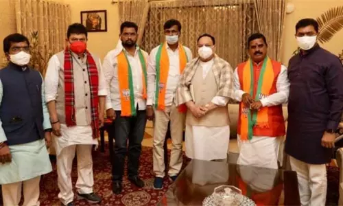 బీజేపీలో చేరిన స్వామిగౌడ్