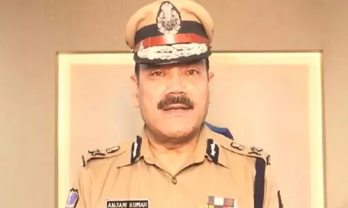 అల్లర్లు సృష్టిస్తే కఠిన చర్యలు తీసుకోవడానికి సిద్ధంగా ఉన్నాం : సీపీ అల్లర్లు సృష్టిస్తే కఠిన చర్యలు తీసుకోవడానికి సిద్ధంగా ఉన్నాం : సీపీ