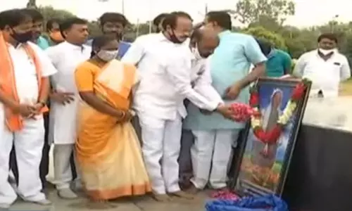 అక్బరుద్దీన్‌ వ్యాఖ్యలపై సీఎం స్పందించాలి : బండి సంజయ్‌