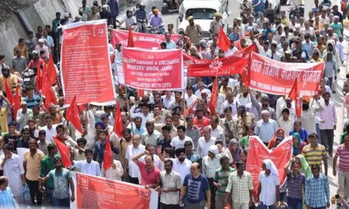 దేశవ్యాప్త సార్వత్రిక సమ్మెకు కార్మికలోకం పిలుపు