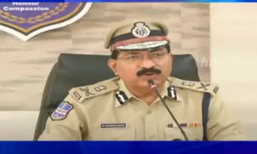 సోషల్ మీడియాపై నజర్..రూల్స్ బ్రేక్ చేశారో.. సోషల్ మీడియాపై నజర్..రూల్స్ బ్రేక్ చేశారో..