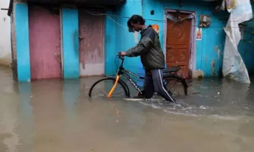 భీకర వర్షాలతో నెల్లూరు జిల్లా అతలాకుతలం