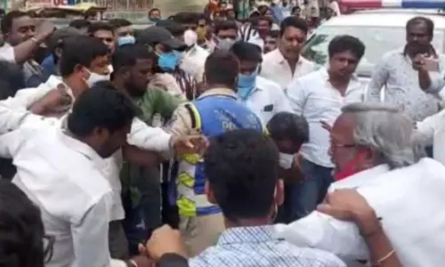 చైతన్యపురి డివిజన్‌లో ఉద్రిక్తత: బీజేపీ, టీఆర్ఎస్‌ కార్యకర్తల బాహాబాహీ