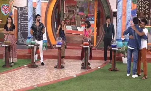 రంజుగా మారిన నామినేషన్స్ : అఖిల్కు మోనాల్ దిమ్మతిరిగే షాక్! రంజుగా మారిన నామినేషన్స్ : అఖిల్కు మోనాల్ దిమ్మతిరిగే షాక్!