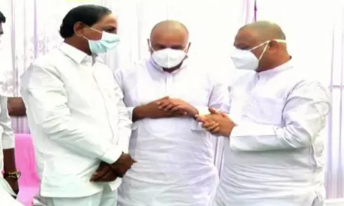 ఎమ్మెల్యే గణేష్ గుప్తాను పరామర్శించిన సీఎం కేసీఆర్ ఎమ్మెల్యే గణేష్ గుప్తాను పరామర్శించిన సీఎం కేసీఆర్