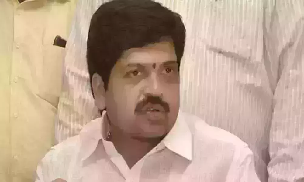 మంత్రి పేర్ని నానిపై హత్యాయత్నం కేసు : మాజీమంత్రి కొల్లు రవీంద్రకు నోటీసులు