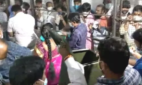 జాంబాగ్‌ డివిజన్‌లో బీజేపీ ఆందోళన.. ఓట్ల గల్లంతుపై బీజేపీ అభ్యంతరం