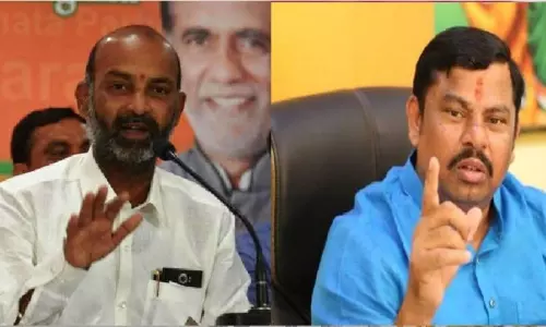 ఎలక్షన్ కమిషనర్‌ వెంటనే రాజీనామా చేయాలి : బండి సంజయ్‌