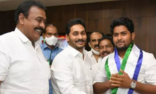 జనసేన ఎమ్మెల్యే రాపాక ఊహించని ట్విస్ట్