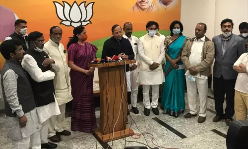 బీజేపీలో చేరిన విజయశాంతి! బీజేపీలో చేరిన విజయశాంతి!