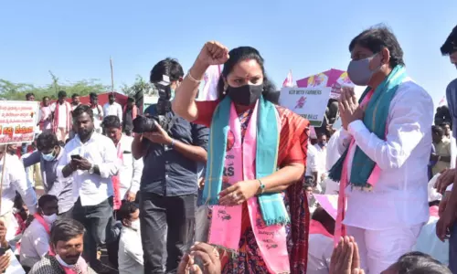 మోడీ పుణ్యమా అంటూ దేశం మొత్తం రోడ్డెక్కింది : ఎమ్మెల్సీ కవిత