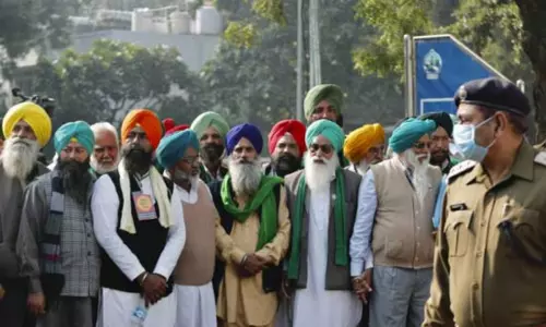 రైతు సంఘాలు- కేంద్రం మధ్య జరగాల్సిన చర్చలు వాయిదా!