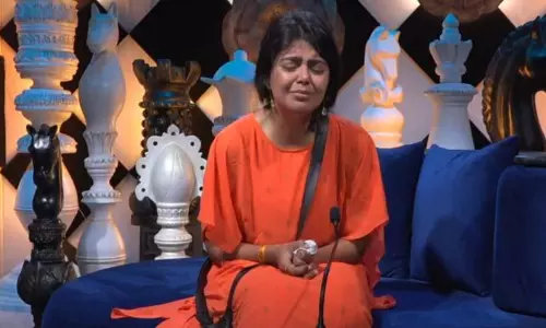 మోనాల్ను ఏడిపించిన అరియానా మోనాల్ను ఏడిపించిన అరియానా