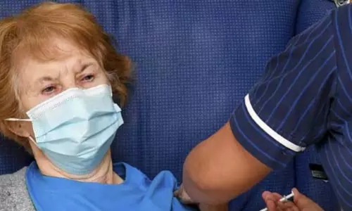 యూకేలో ప్రారంభమైన ఫైజర్ టీకా పంపిణీ