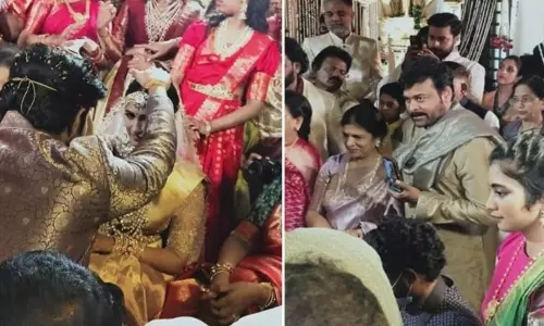 అంగరంగ వైభవంగా సాగిన నిహారిక పెళ్లి వేడుక.. నాగబాబు భావోద్వేగం అంగరంగ వైభవంగా సాగిన నిహారిక పెళ్లి వేడుక.. నాగబాబు భావోద్వేగం