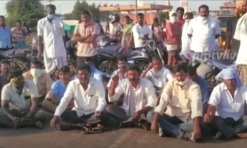 ములుగు జిల్లా వెంకటాపురం మండల కేంద్రంలో రైతుల ధర్నా