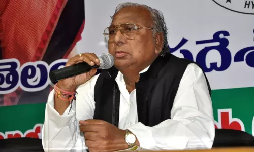 ఓసీ నేతలు పార్టీ కోసం త్యాగం చేయాలి ‌: వీహెచ్