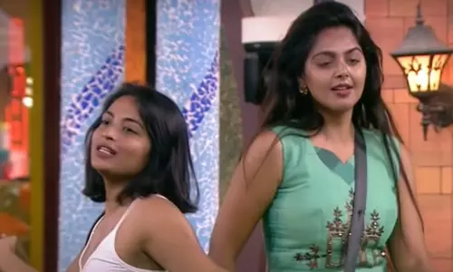 మోనాల్ రుణం తీర్చుకున్న హారిక! మోనాల్ రుణం తీర్చుకున్న హారిక!