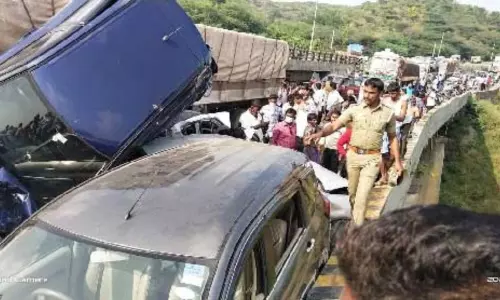 తమిళనాడులో ఘోర రోడ్డు ప్రమాదం తమిళనాడులో ఘోర రోడ్డు ప్రమాదం