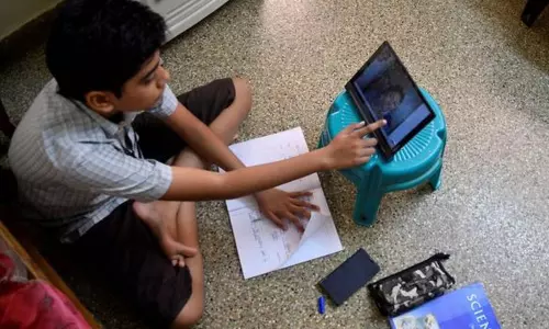 ఆన్‌లైన్ క్లాస్‌ల ఎఫెక్ట్ : మానసిక ఆరోగ్యాలపై ప్రభావం పడుతుందంటున్న వైద్యులు!