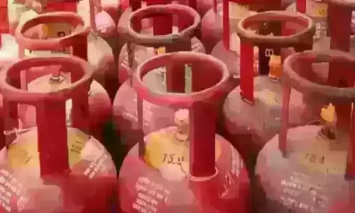 మళ్లీ పెరిగిన వంట గ్యాస్ ధరలు మళ్లీ పెరిగిన వంట గ్యాస్ ధరలు