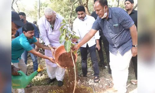హైదరాబాద్ లో మొక్కలు నాటిన సంజయ్ దత్!