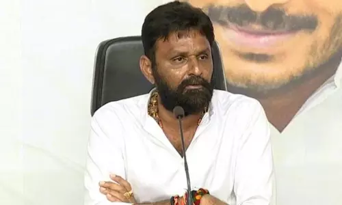 బాబుది ఒక ఫేక్ పార్టీ, ఆయనో ఫేక్ నాయకుడు : కొడాలి నాని బాబుది ఒక ఫేక్ పార్టీ, ఆయనో ఫేక్ నాయకుడు : కొడాలి నాని