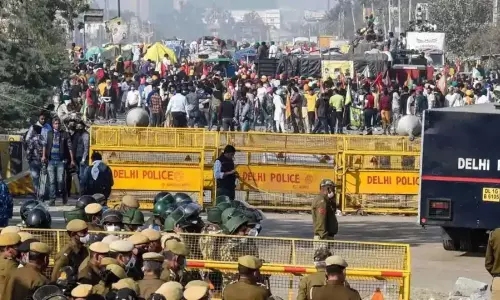 ఢిల్లీలో 23వ రోజు కొనసాగుతున్న రైతుల ఆందోళనలు ఢిల్లీలో 23వ రోజు కొనసాగుతున్న రైతుల ఆందోళనలు