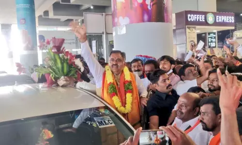 తరుణ్‌ చుగ్‌కు ఘనస్వాగతం పలికిన బీజేపీ శ్రేణులు