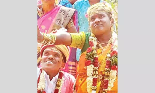 వివాహబంధంతో ఏకమైన మరుగుజ్జు జంట