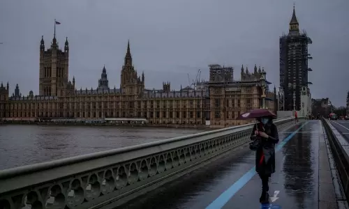 యూకేలో మళ్లీ లాక్‌డౌన్‌.. కొత్త రకం వైరస్ విజృంభణతో...