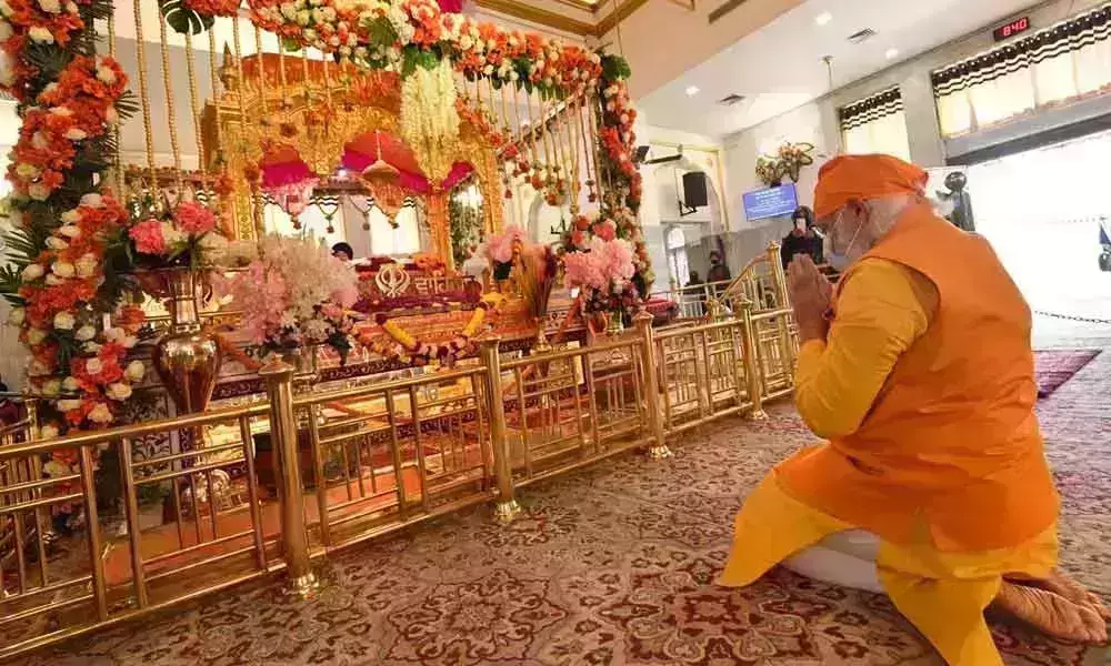 గురుద్వారాకు ప్రధాని ఆకస్మిక సందర్శన.. ఎలాంటి బందోబస్తు లేకుండానే..
