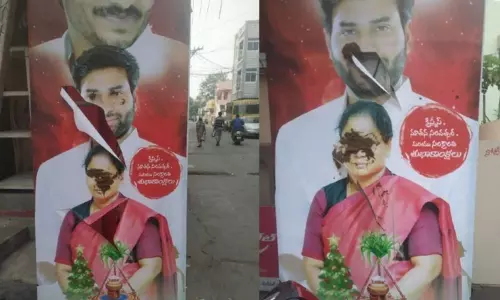 విజయవాడ వైసీపీలో ఫ్లెక్సీల రగడ