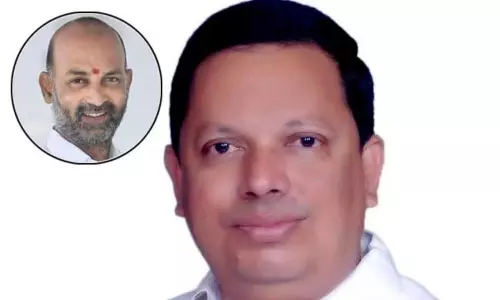 కమలంలో కుమ్ములాట : రాష్ట్ర అధ్యక్షుడు పర్యటనలో జిల్లా అధ్యక్షుడు రాజీనామా..