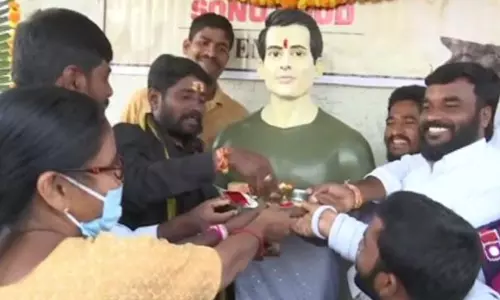 గుండెల్లో ఉన్న దేవుడికి గుడికట్టేశారు! గుండెల్లో ఉన్న దేవుడికి గుడికట్టేశారు!