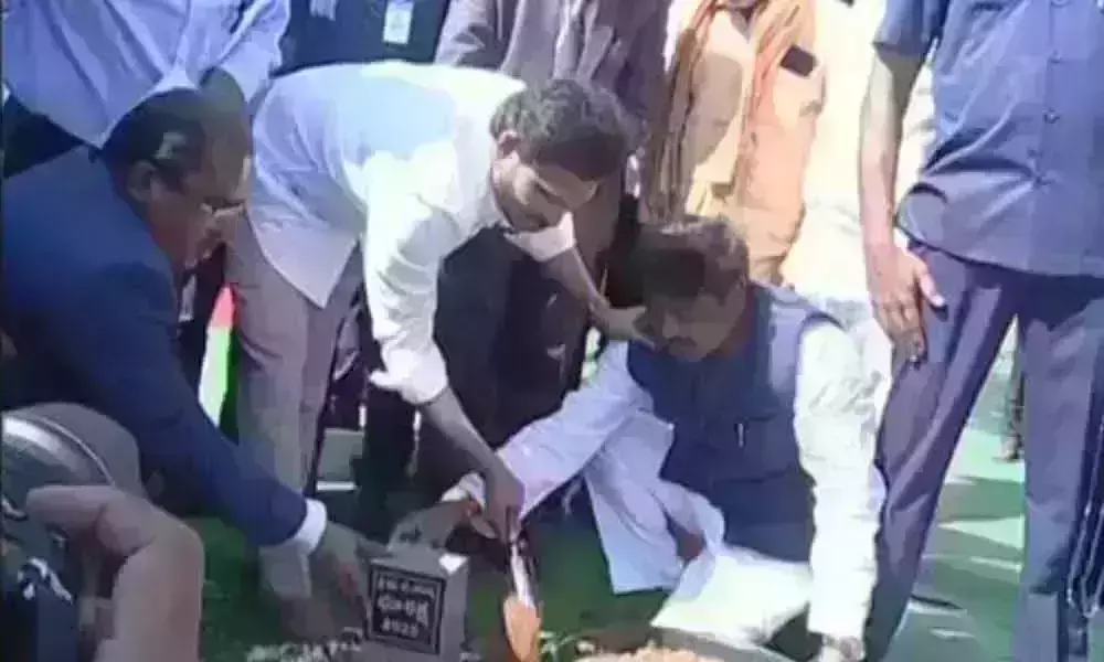 ఏపీలో భూముల సమగ్ర సర్వేకు శ్రీకారం ఏపీలో భూముల సమగ్ర సర్వేకు శ్రీకారం