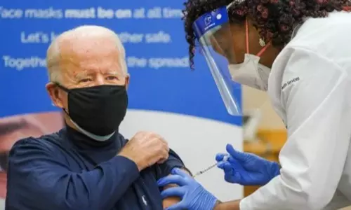 కరోనా టీకా తీసుకున్న అమెరికా అధ్యక్షుడు బైడెన్